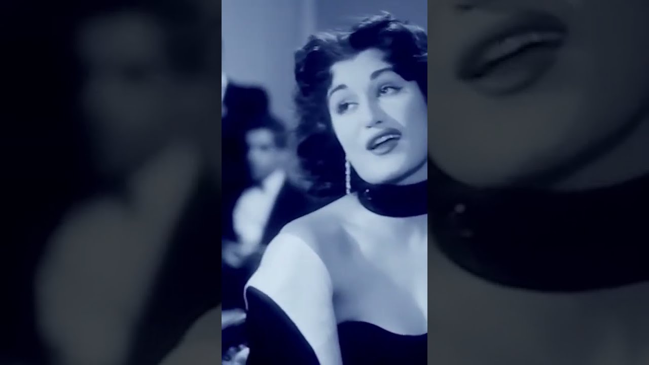 Dalida a glass and a cigarette @Vedette de la chanson franco-italienne