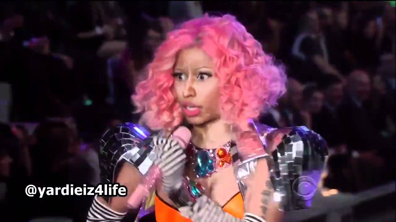 Nicki Minaj - Super Bass (Victoria's Secret Show 2011) (Live)
