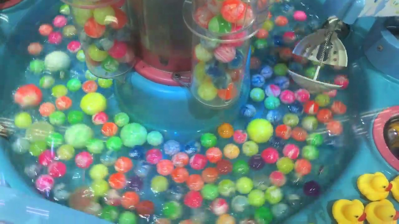 Water Bouncy Balls Claw Crane Vending Machine