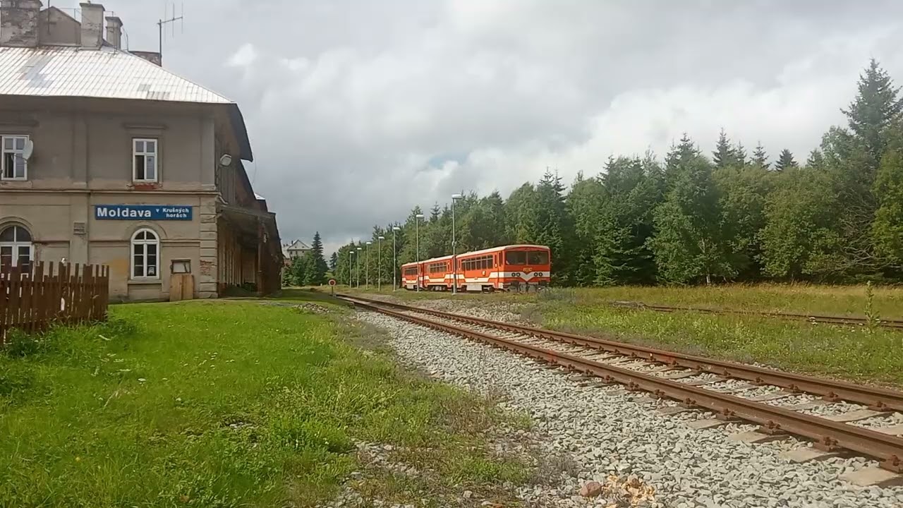 Odjezd Os 26805 ze stanice Moldava v Krušných horách 1.8.2025