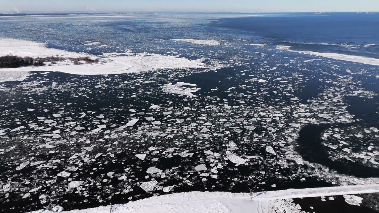Lodowa plaża w Mikoszewie z drona