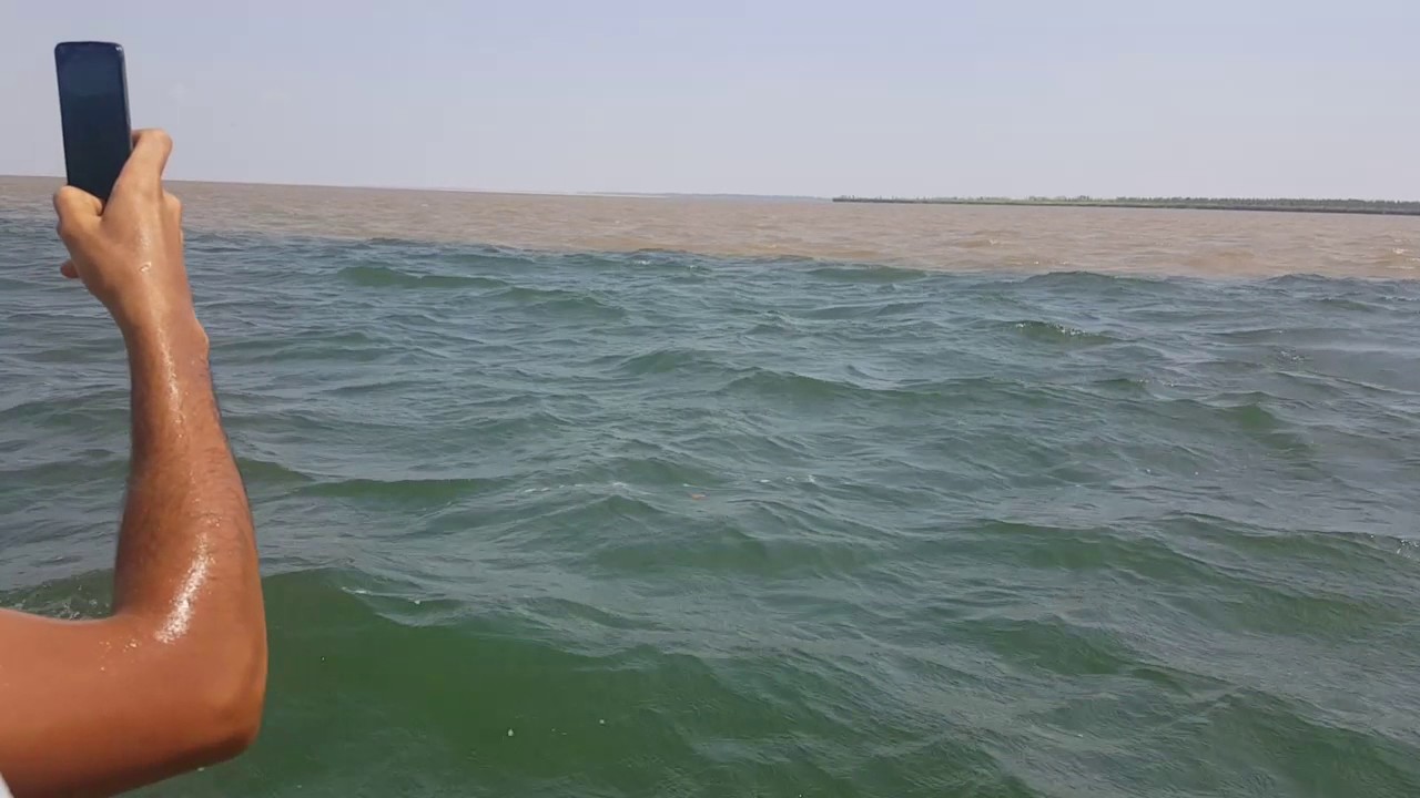 Encontro das águas do rio Tapajos e Amazonas em Santarém-Para