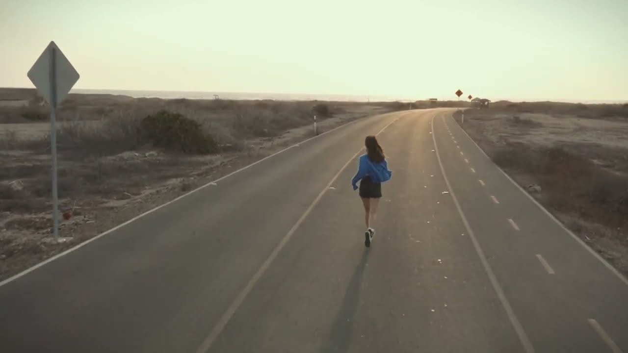 Paola Navarrete - Eres (Como el mar) Video Oficial