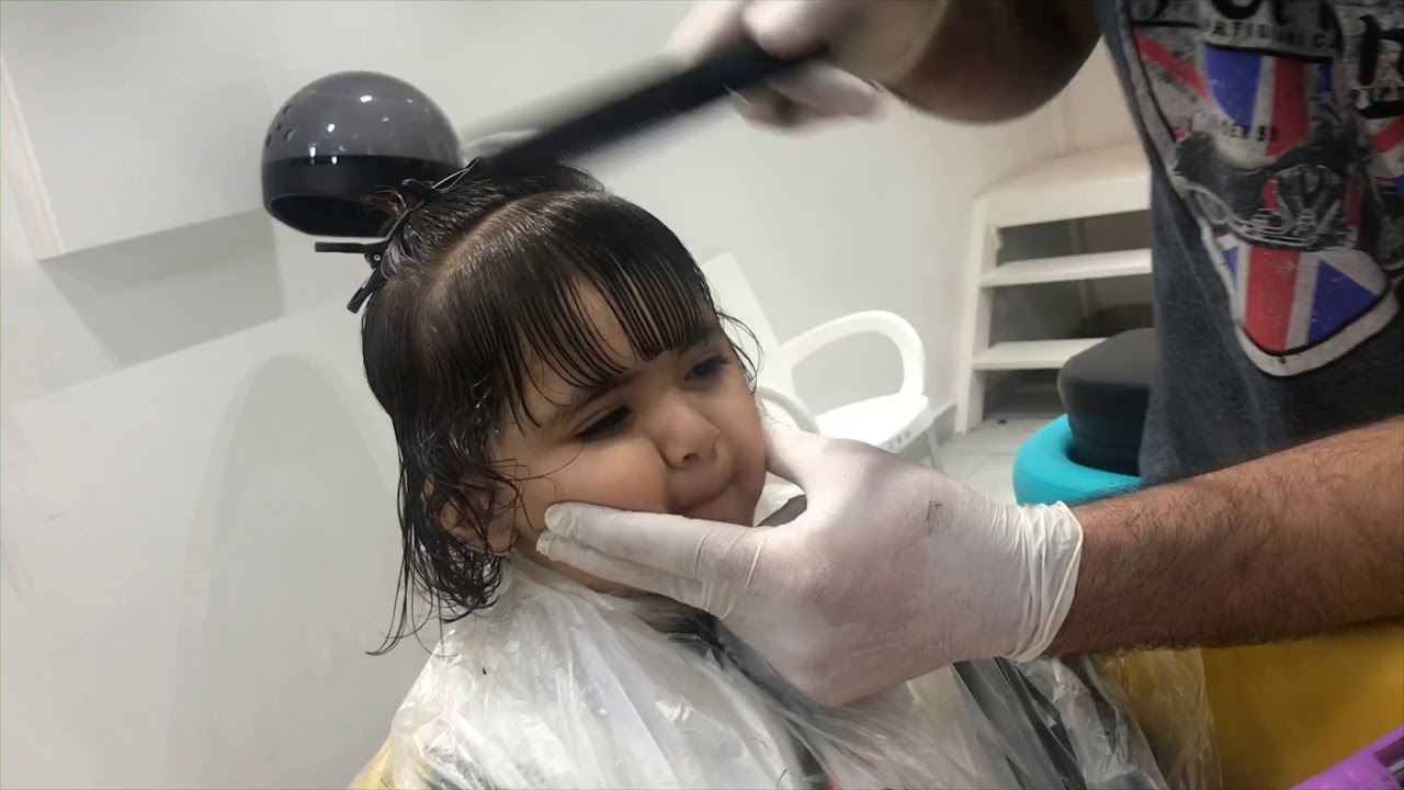 فطومه عند حلاق الاطفال👧🏻😻😍