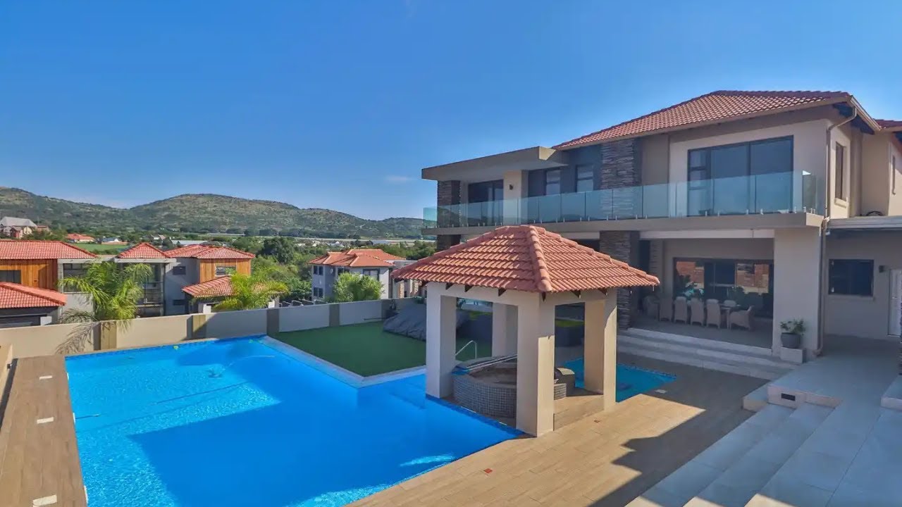 ENV174307 The ultimate in luxury living in Birdwood
