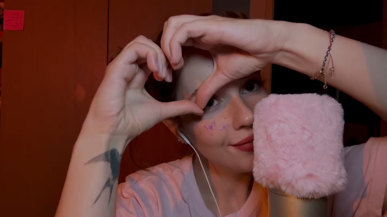 ASMR читаю книжку на русском (неразборчивый шепот) 