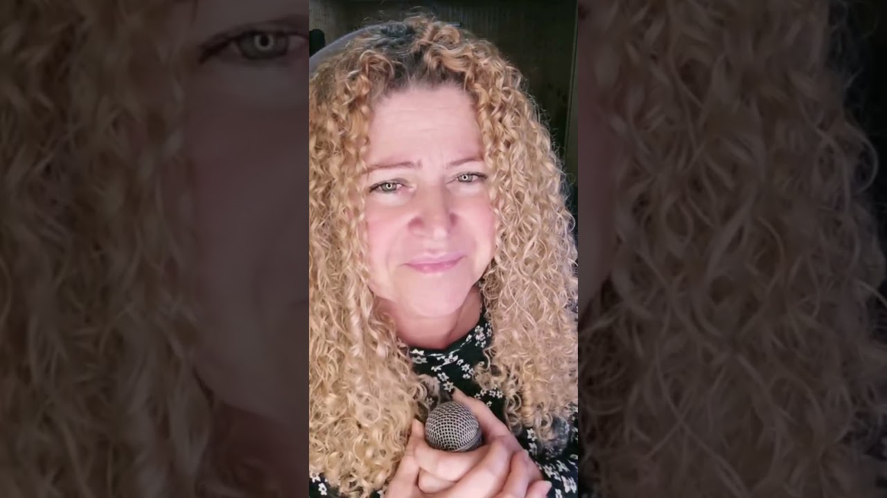 Lusy Luna - Vendiendo Alegria Cover