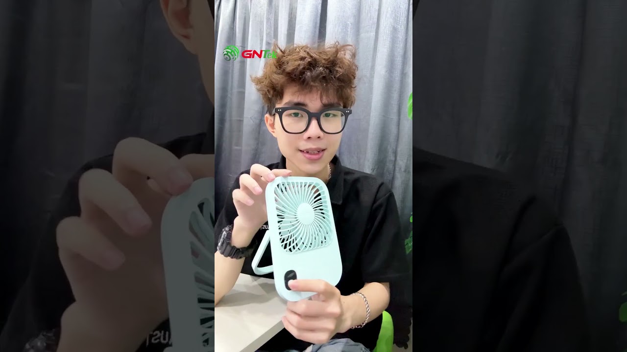 Quạt tích điện mini để bàn Yoobao F01P tiện lợi, nhỏ gọn phù hợp cho mọi nhu cầu trong cuộc sống.