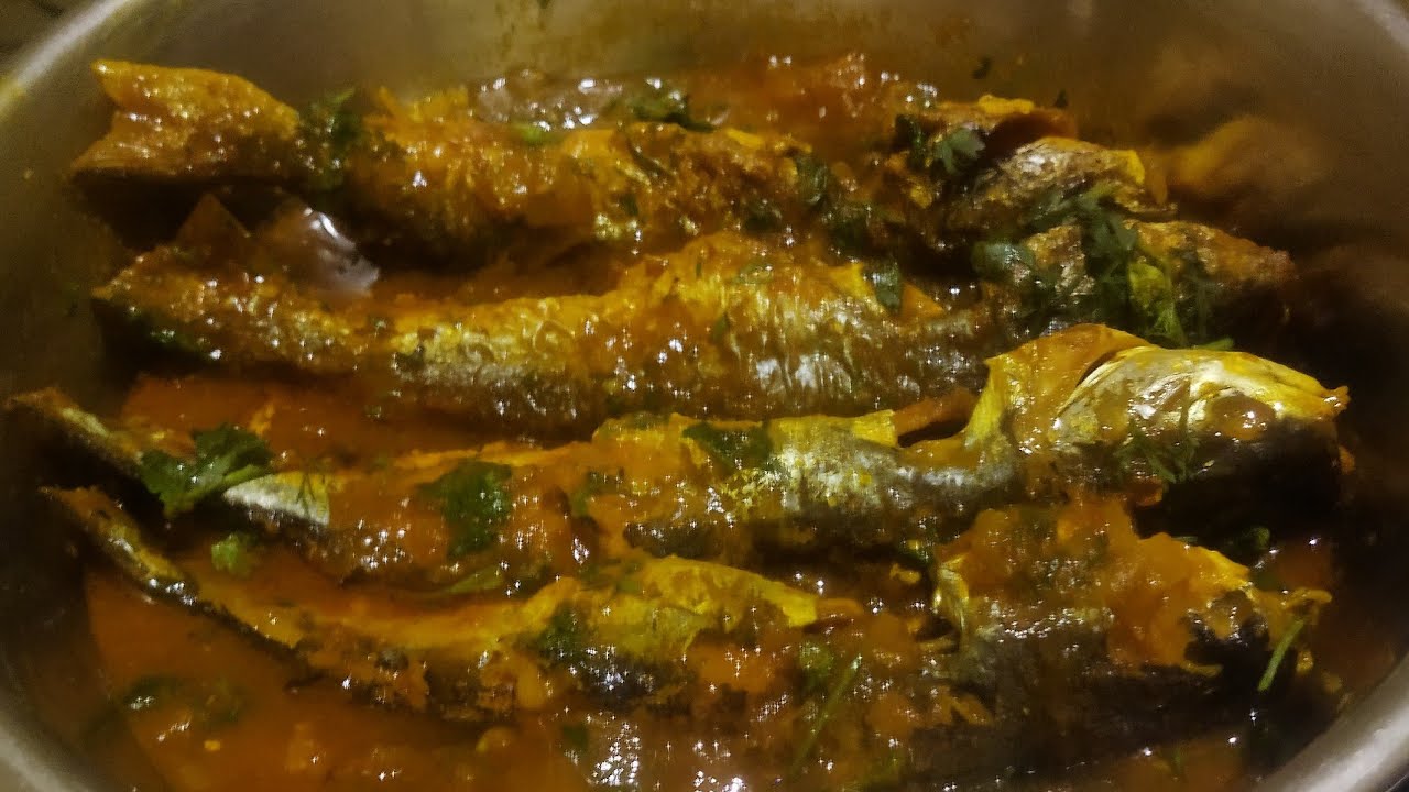বেগুন দিয়ে ট্যাংরা মাছের ঝোল। Begun diye Tangra Macher jhol Recipe.