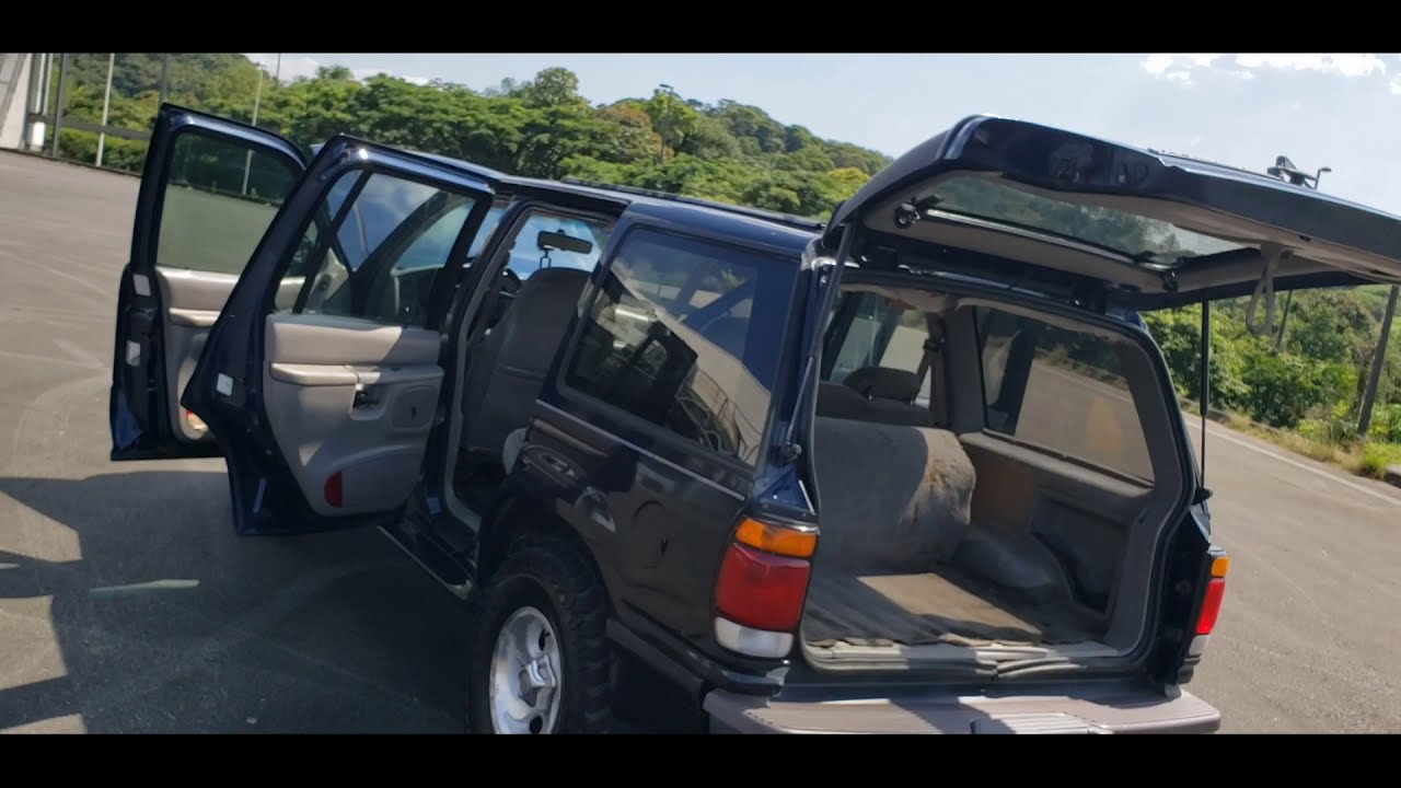Ford Explorer em detalhes.