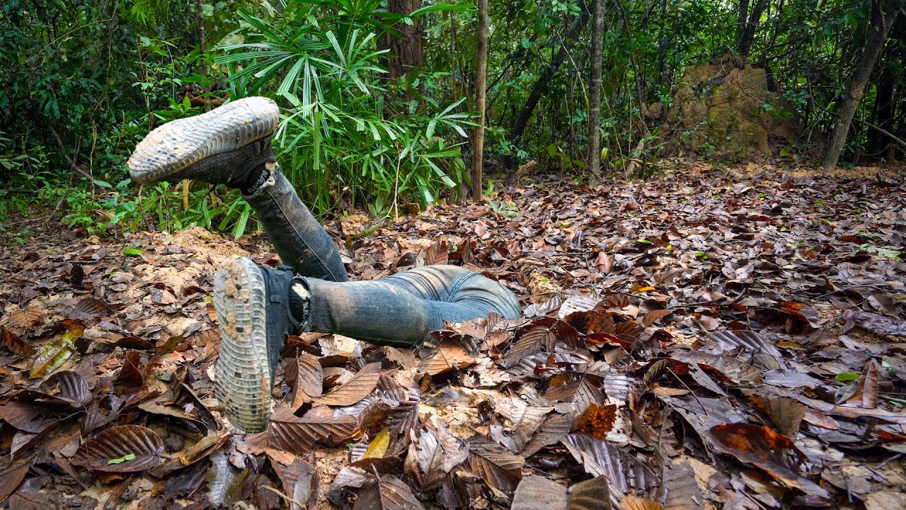 Girl Builds The Most Secret Underground Villa to Hide in the Wild