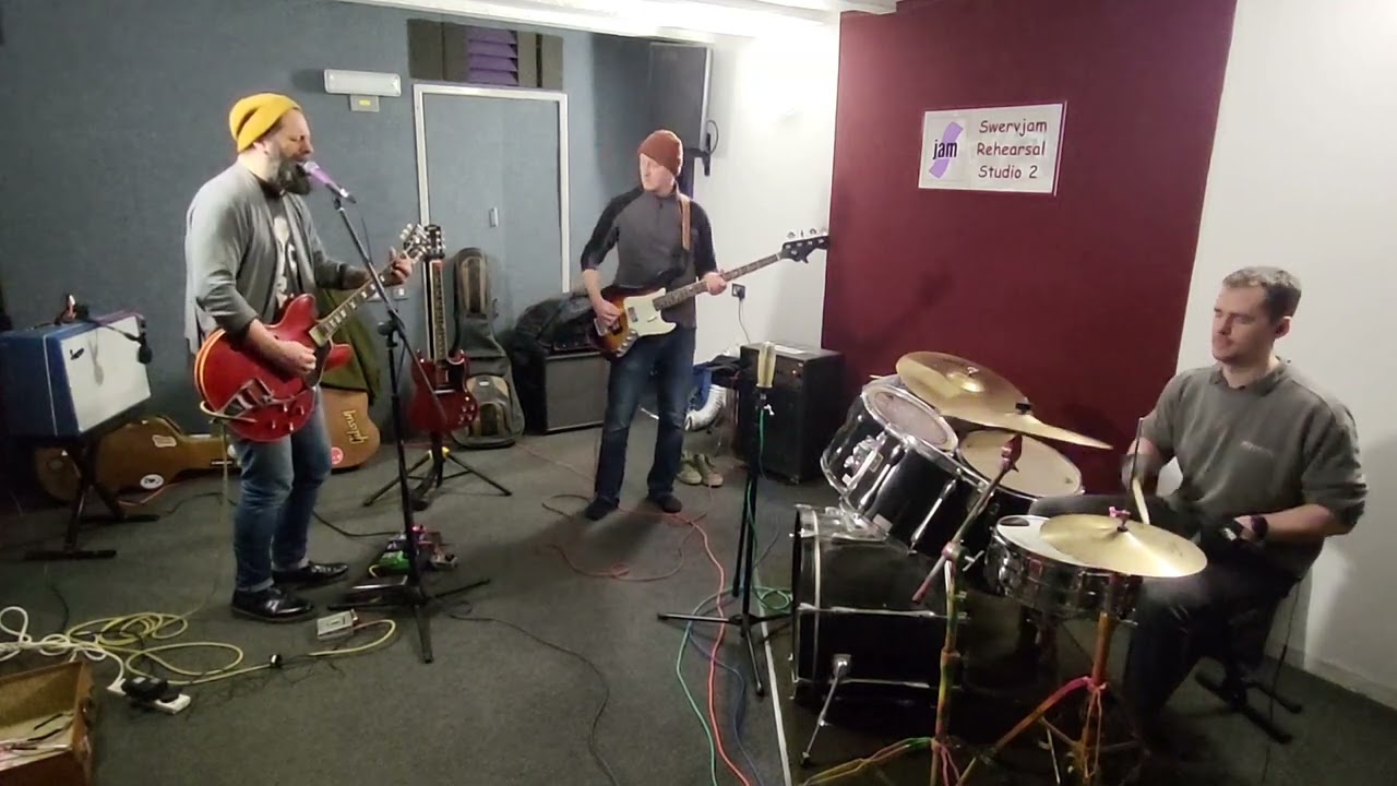 'Born On The Bayou' (live cover version) on Zoom Podtrak P4
