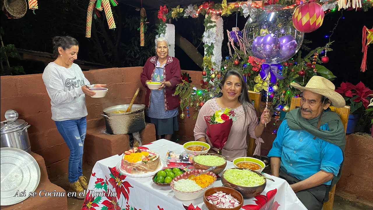Festejamos el Cumpleaños de Vicky con un Pozole Rojo de Puerco