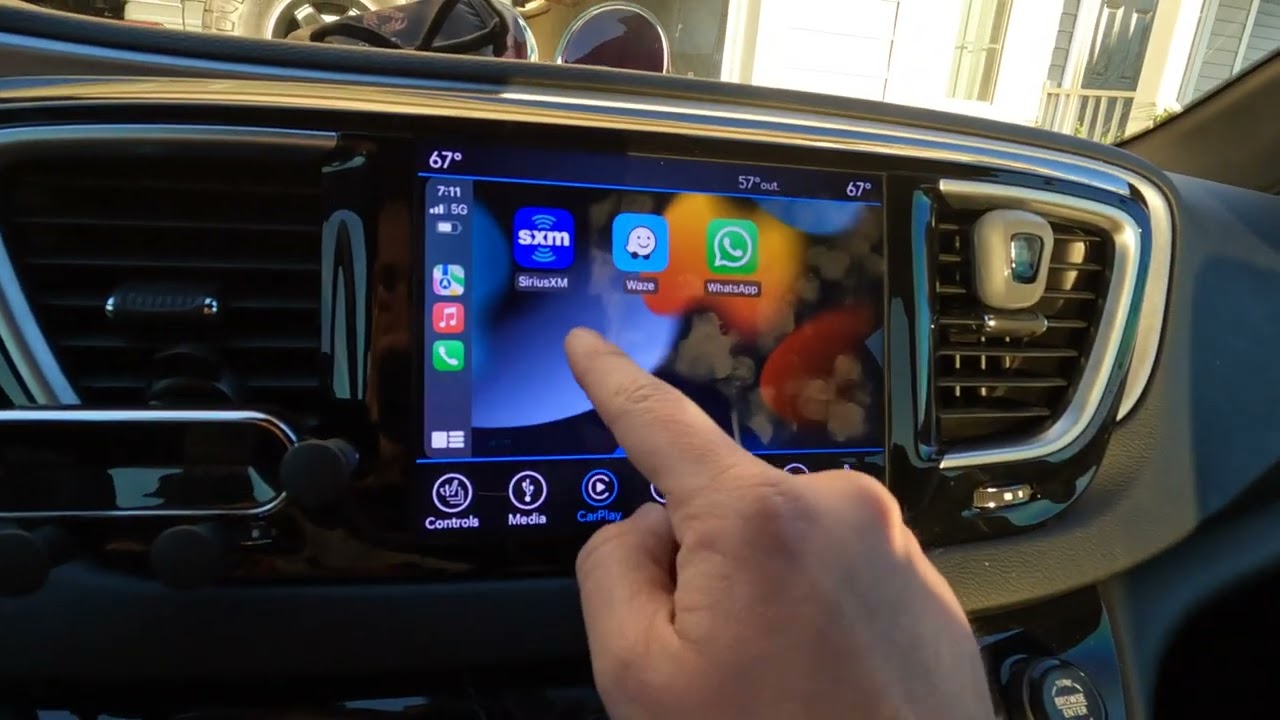 How To Install WIRELESS CarPlay in a Chrysler Pacifica [CPLAY2air]