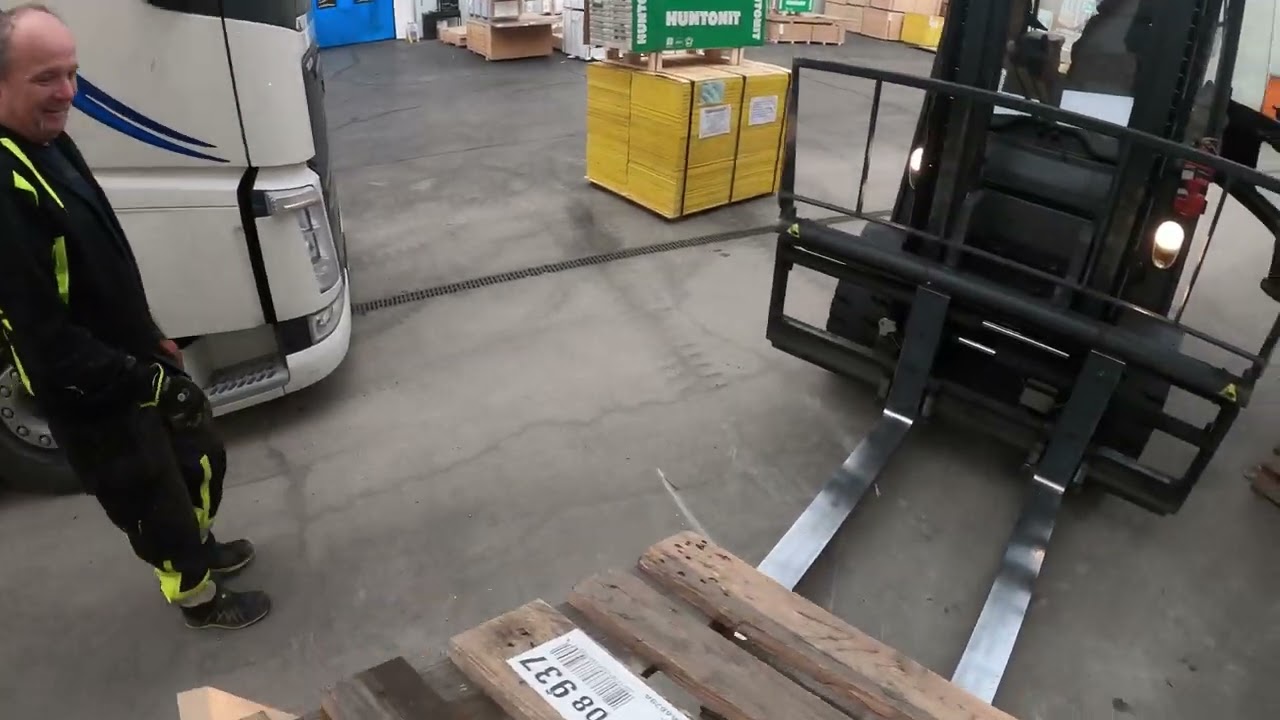 Forklift operator - Loading up a truck and trailer! Dirty roof!