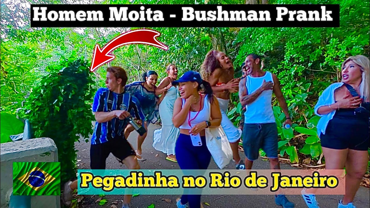 Pegadinha: Homem moita camuflado assustando pessoas no Rio de Janeiro