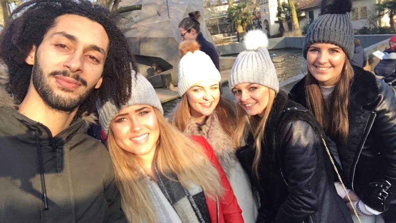 مغربي مطلعها على التيتيز في عيد الحب وردت فعل البوليس  المفاجأة