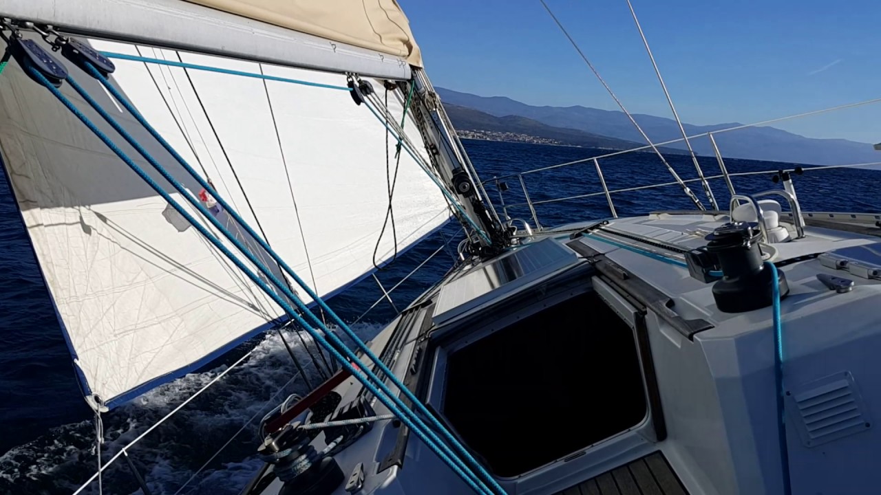 Sailing Jeanneau Sun Fast 39