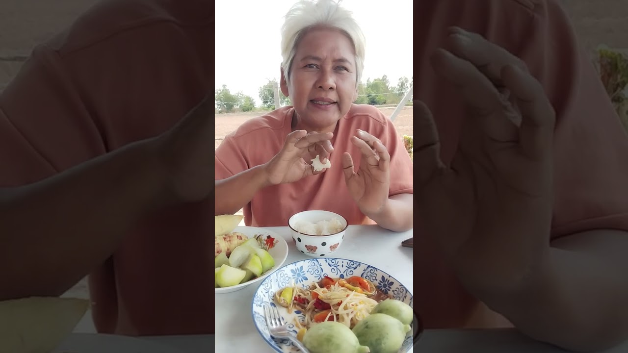 ข้าวเหนียวส้มตำมากันอีกแล้วจ้า