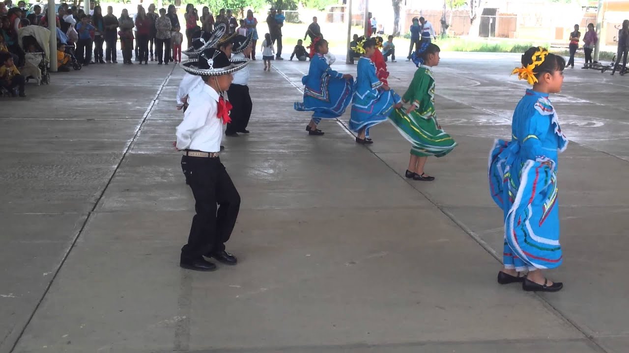 Luis angel bailando el Jarabe tapatio