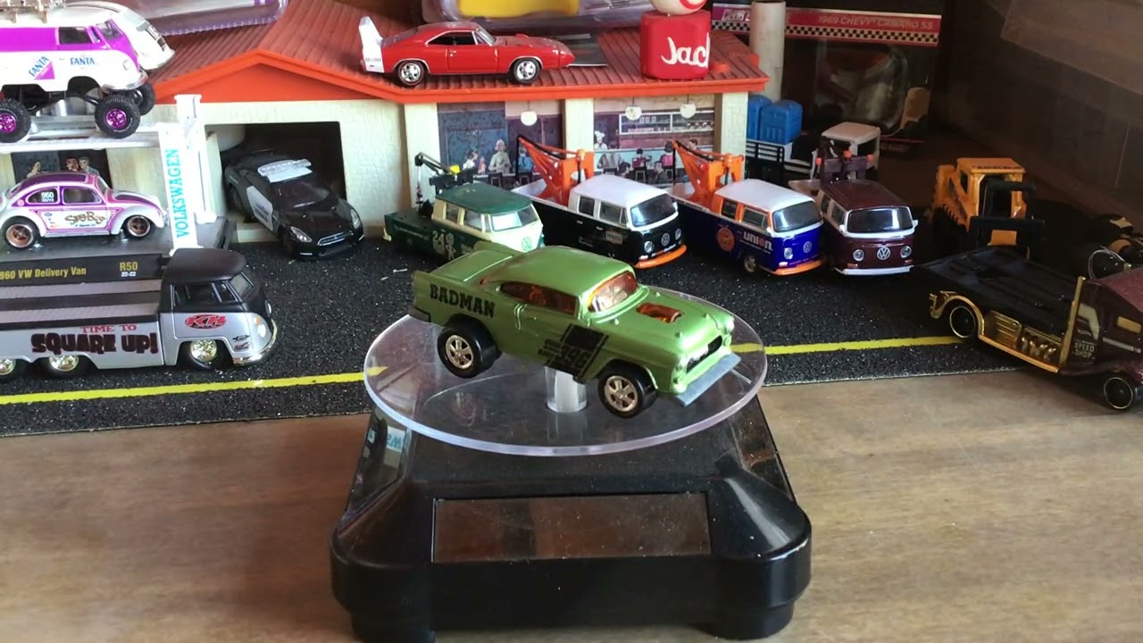 Cracking the Johnny  Lightning Badman Gassers for a closer look 