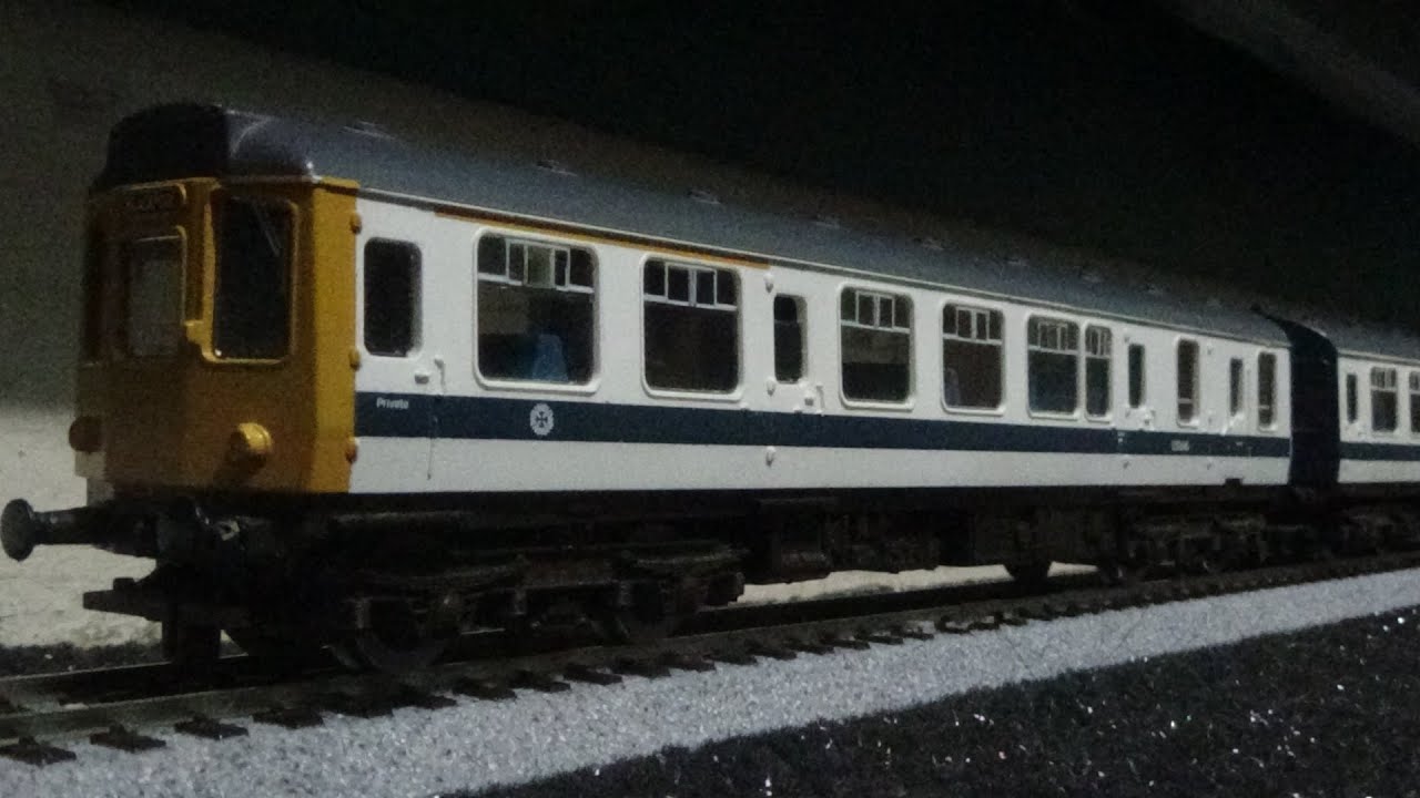 Hornby Railways R698 | Class 110 DMU | BR Refurbished | OO Gauge | Model Train Review | HD