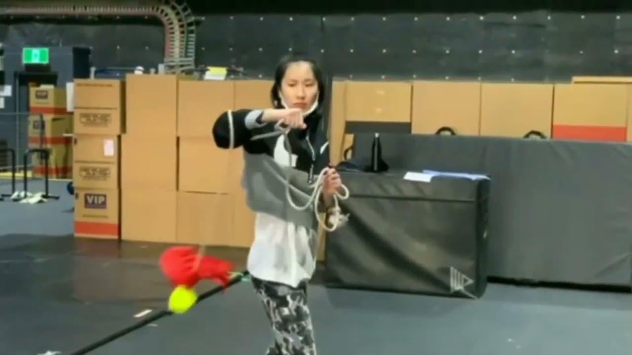 Meng'er Zhang Training With Female Traineer Behind The Scene