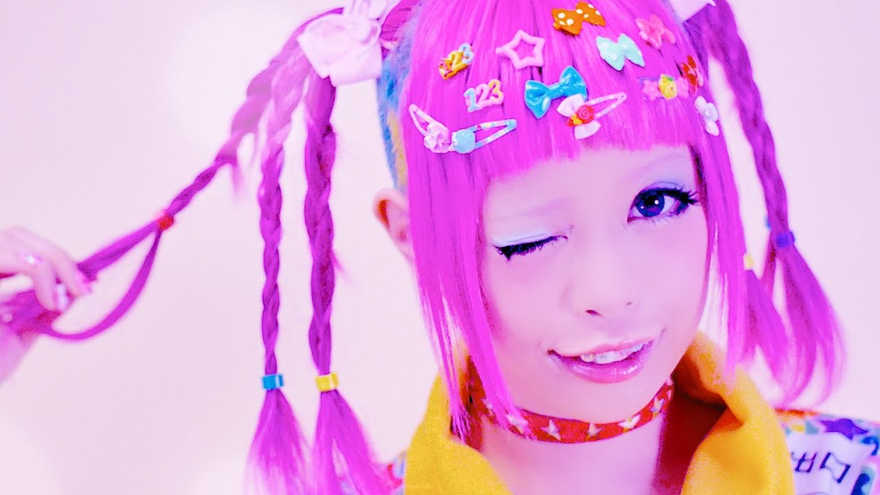 Kawaii DECORA Hairstyle TUTORIAL by Japanese designer Haruka Kurebayashi | 紅林大空デコラヘアメイク講座