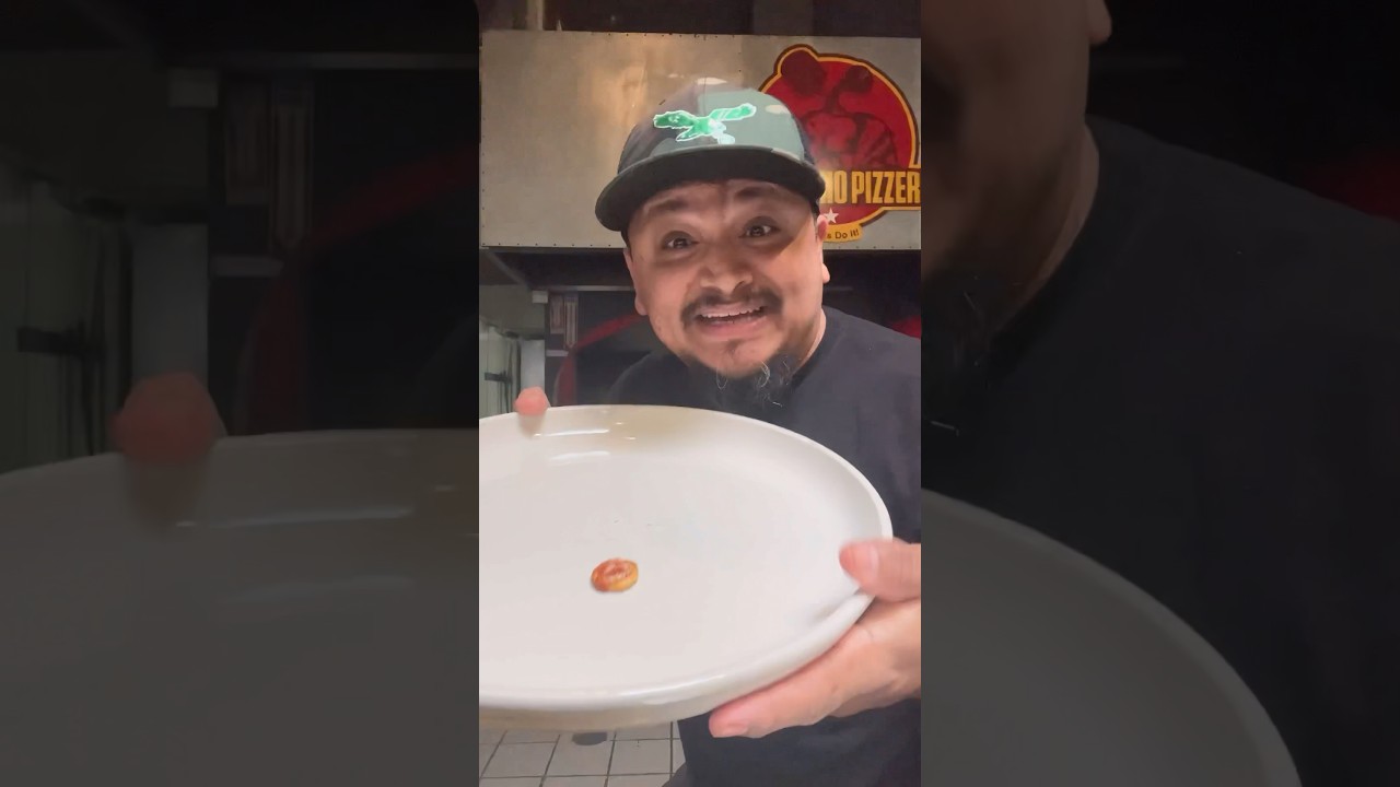 Mini,mini,mini pizza #tiktokpizzaguy #pizza #itspizzatime #pizzalover #areyoucrazy #pizzaaddict