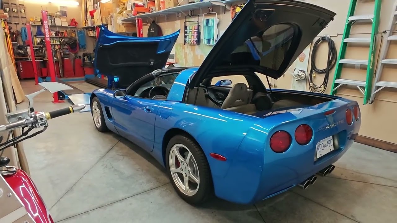 C5 Corvette in Nassau Blu w/6 speed manual
