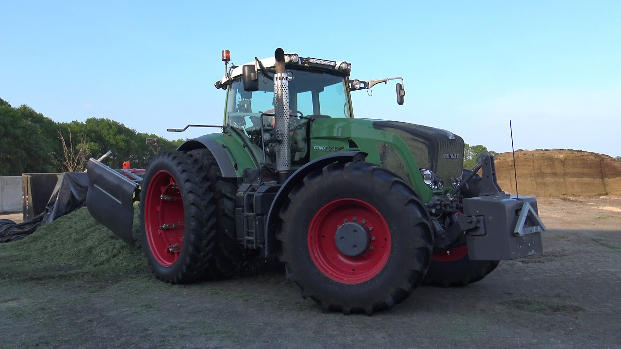 TWEEDE SNEDE GRAS FENDT 936 MET EEN HOLARAS KUILVERDELER