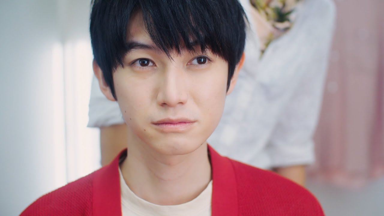 本郷奏多、牧場しぼりの美味しさの秘密を探るため牧場へ　江崎グリコ「牧場しぼり」新WEB CM