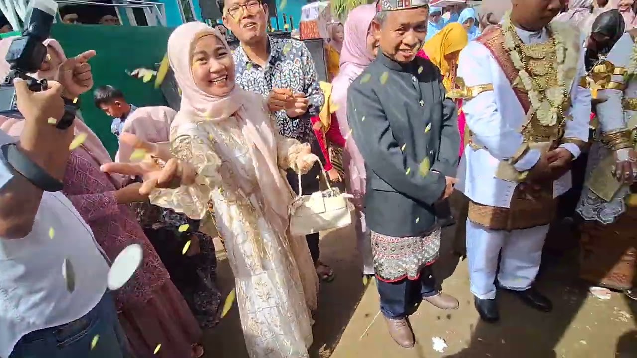 SeLamat BerBahagia AYUNG MANARUL HIDAYAT & NONG RODIAH, SMoga Menjadi KeLuarga Sakina Mawada Warohma