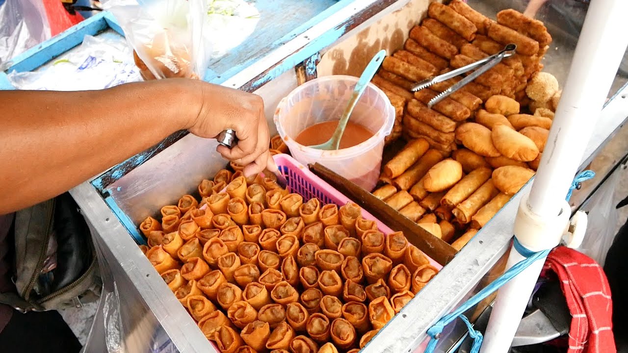 ANTRIANYA NGAWUR BANGET!! GEROBAK LUMPIA RISOLESNYA SAMPE KETUTUPAN!!!