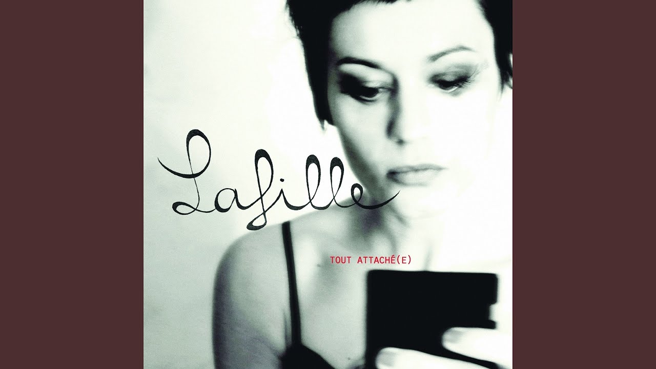 Lafille tout attaché (e)
