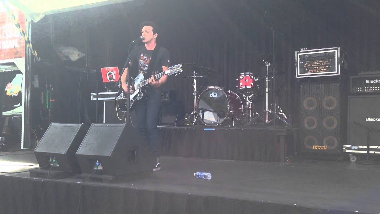 Drake and Josh Theme Song - Drake Bell Singing Live 2014