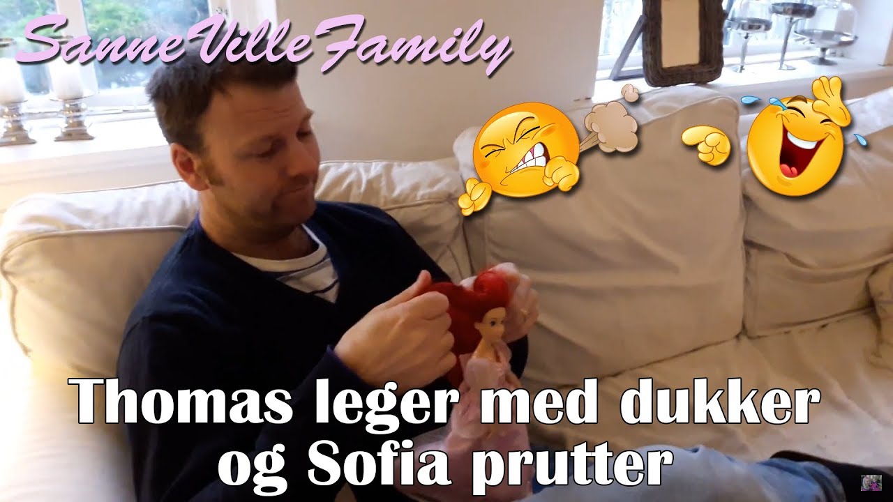 Thomas leger med dukker & Sofia prutter😄
