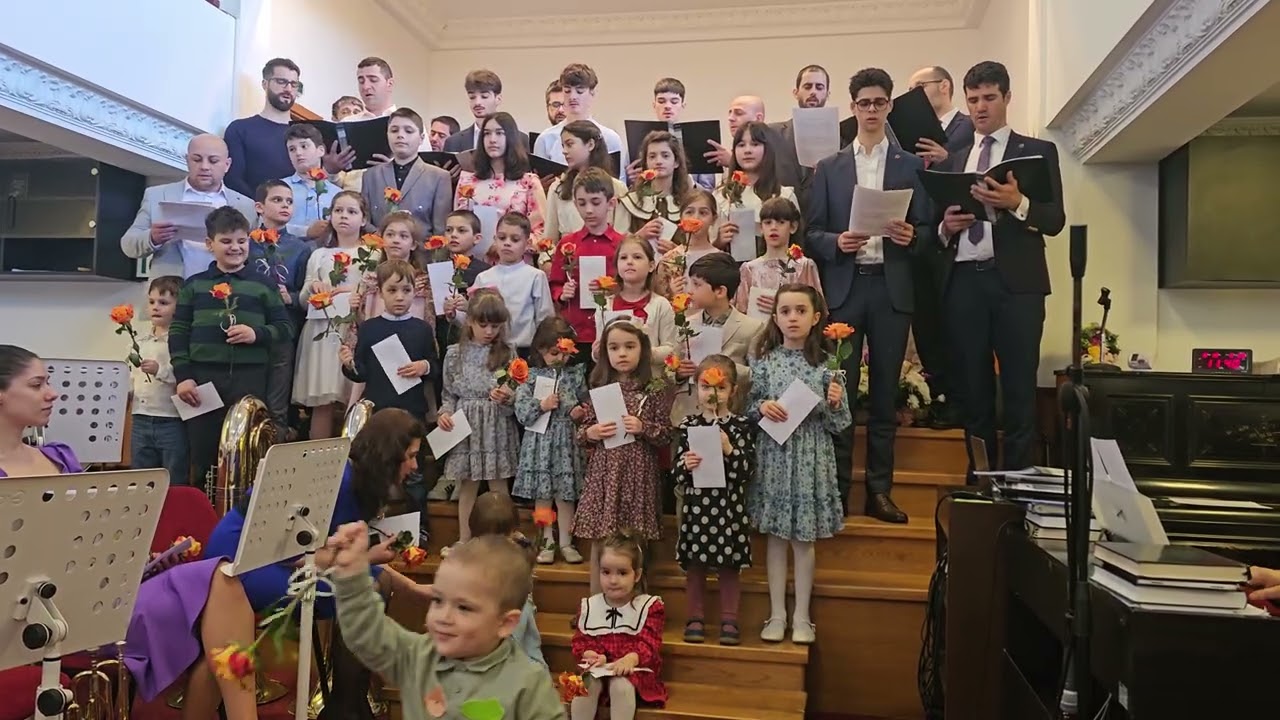 Mamă, te iubim! - Corul de copii si bărbați din Biserica Adventistă Comișani 