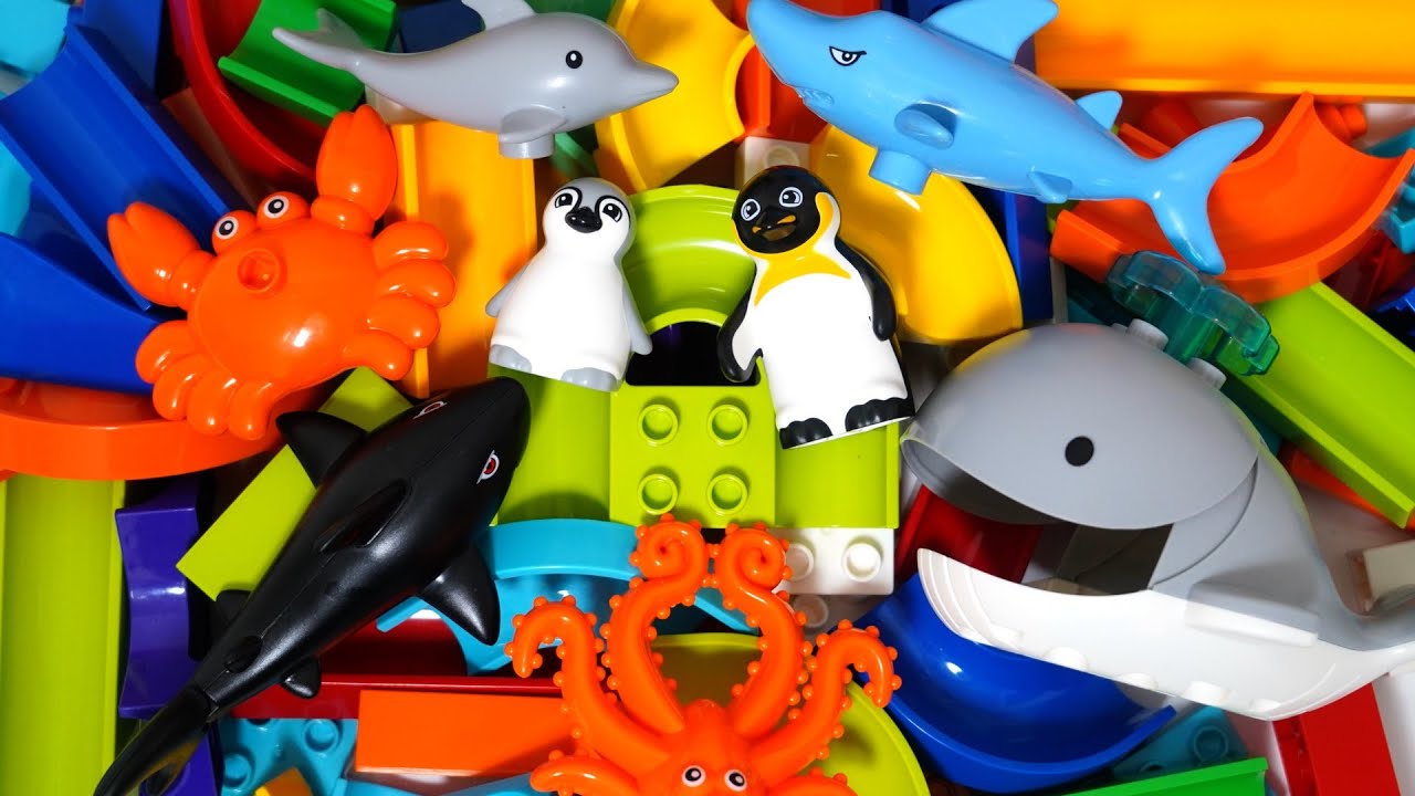 Satisfying Building Blocks Marble Run Very cool! A block coaster filled with sea creatures!
