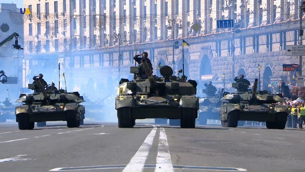 Военный парад в центре Киева по случаю 27-й годовщины Независимости Украины