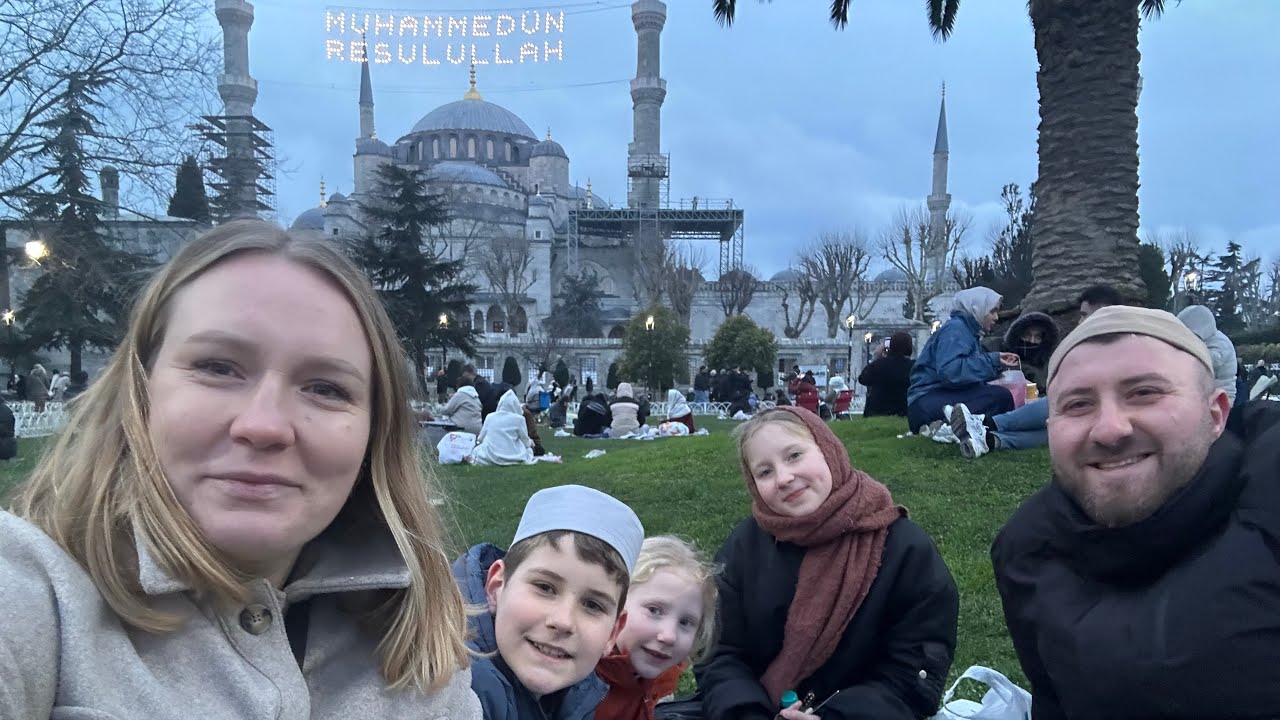 SULTAN AHMET CAMİİ’NDE İFTARIMIZI YAPTIK 