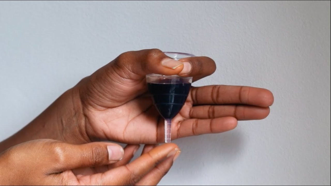 How To Remove Your Menstrual Cup | 1 min Tutorial