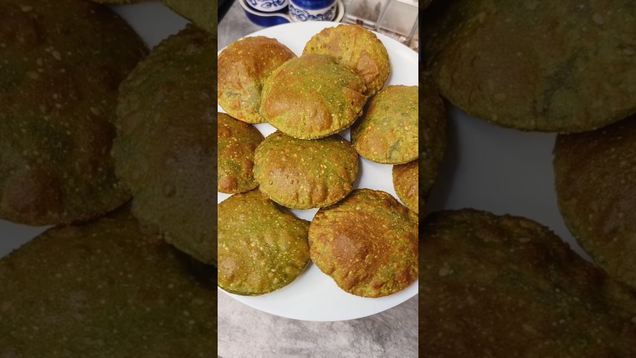 Palak Puri | Spinach puri 