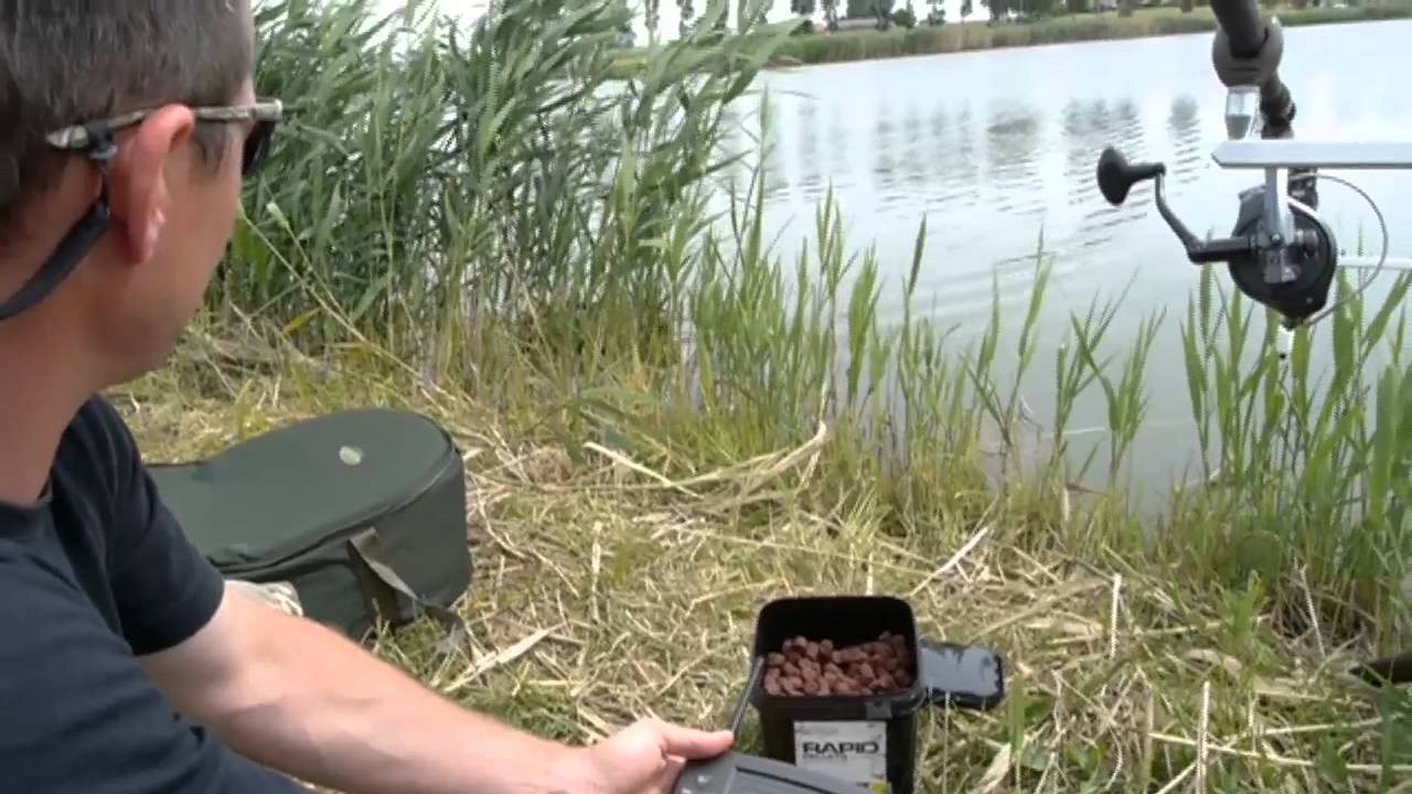 Łódka zdalnie sterowana MIVARDI CARP SCOUT BAIT BOAT