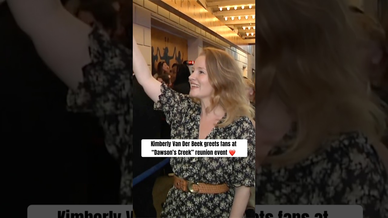 Жена Джеймса Ван Дер Бика Кимберли приветствует поклонников на воссоединении &laquo;Бухты Доусона&raquo; ❤️