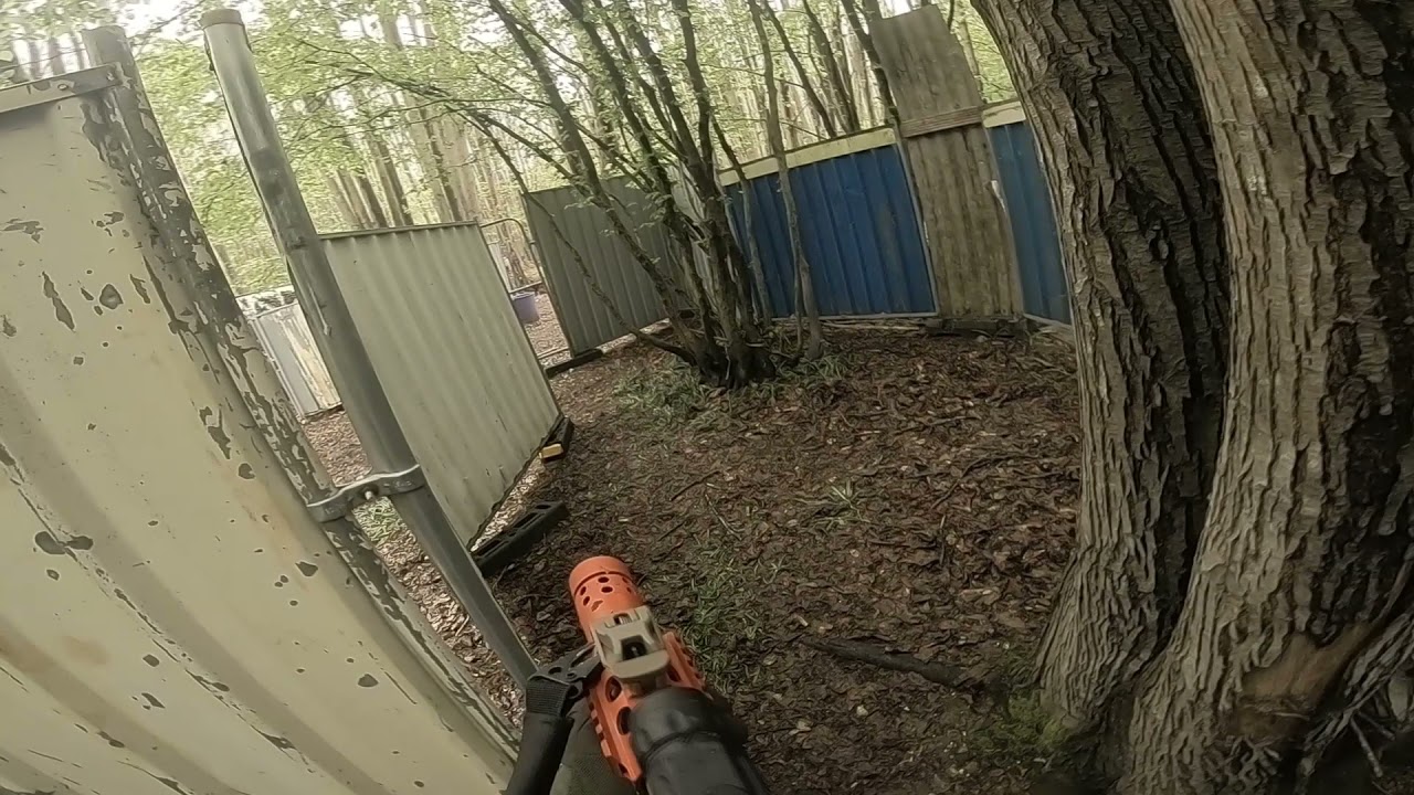 Funny Airsoft Man Cant Throw Smokes At A Kent Airsoft Site! (Ultimate Wargames)