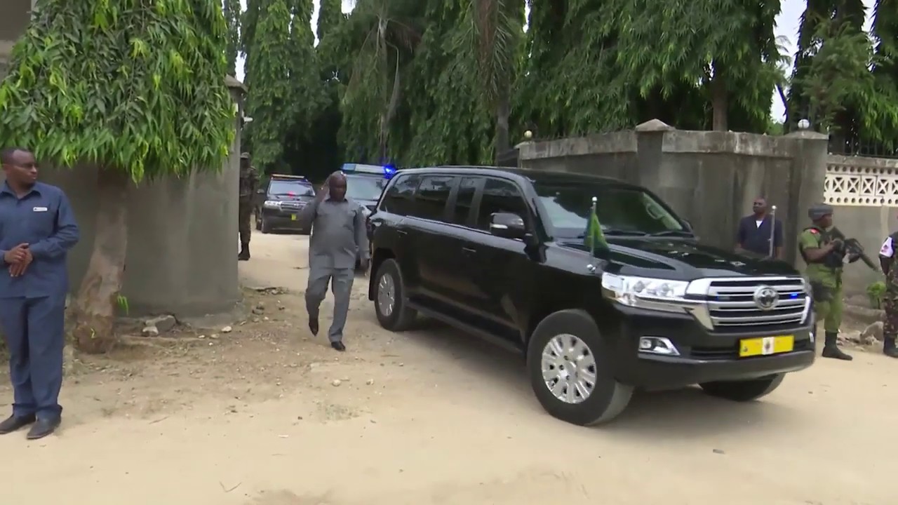 MAGUFULI ALIVYOTOKA NYUMBANI KWA MBOWE CHINI YA ULINZI MKALI