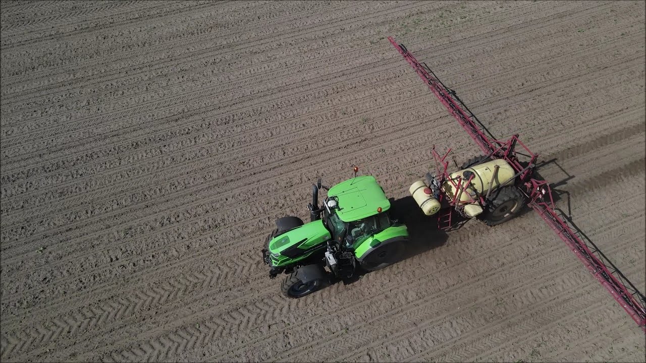 Deutz TTV [6165] mit [21m] Hardi Spritze im Mais 2021