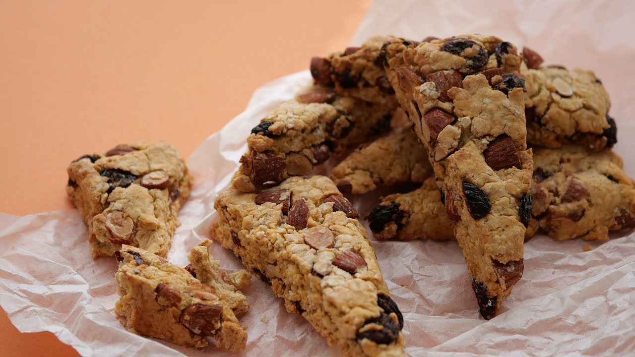 これは旨い!ざくざくがクセになる♡オートミールのレーズンアーモンドスコーン｜Oatmeal  Scones