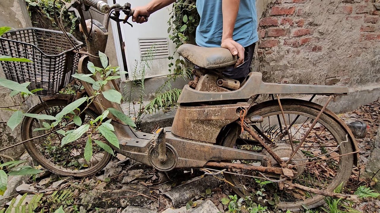 Restoration Rotten　Ｙａｍａｈａ　Bikes found in abandoned house | Restoring rusty electrics bikes